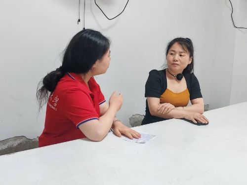 “紅石榴”綻放民族共富之花 —— 南京財經大學實踐團隊探訪宿遷花井村蜂花基地的共融發展之路