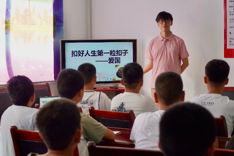 沉浸式課堂讓歷史“活”起來——長安大學(xué)實(shí)踐隊(duì)以英雄故事點(diǎn)燃少年愛國志！