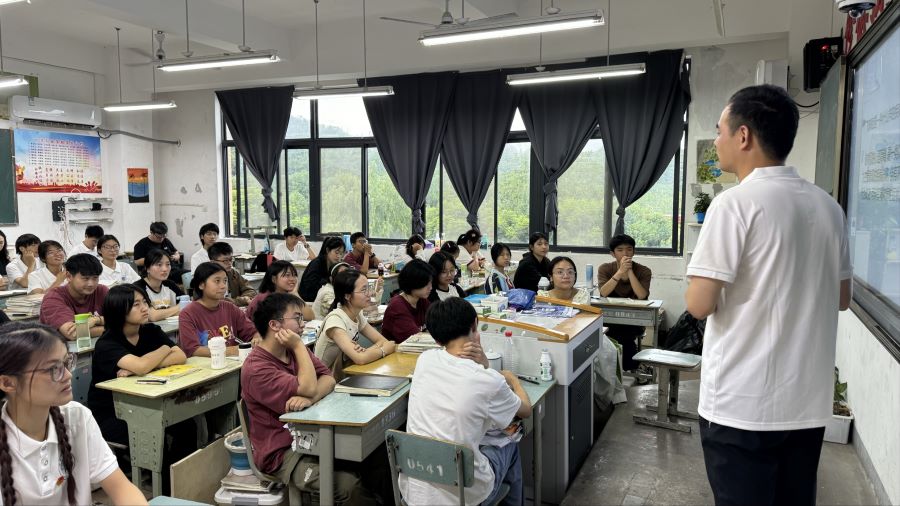 河南工業大學土木工程學院在北川“七一”職業中學成功開展“砼心向陽·