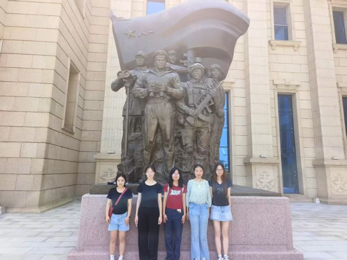 追尋海軍足跡，砥礪強國擔當——紅心向黨實踐隊開展國防主題實踐活動