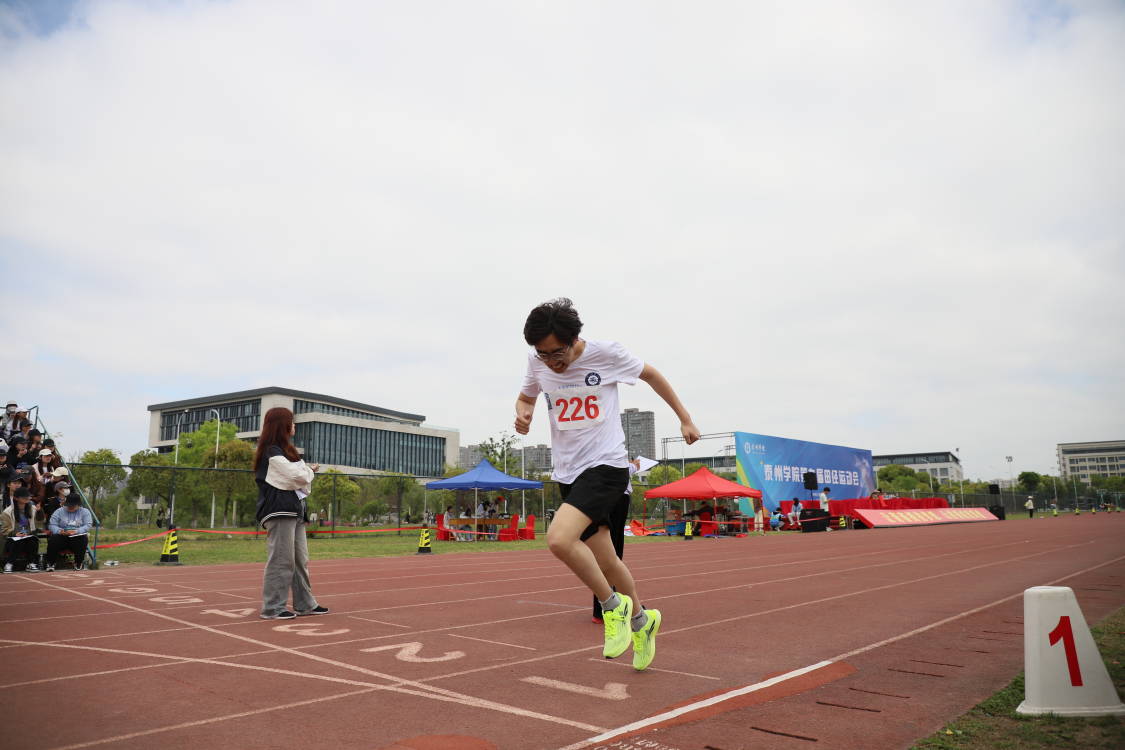 青春逐夢，終章亦輝煌——記一位中長跑選手的青春禮贊與深情回望