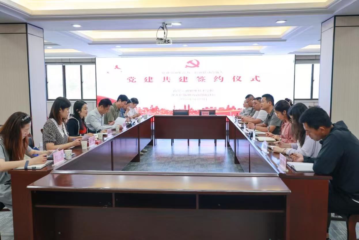 南京交通職業(yè)技術(shù)學(xué)院學(xué)子三下鄉(xiāng):社校攜手傳非遺，童心匠作潤(rùn)民心