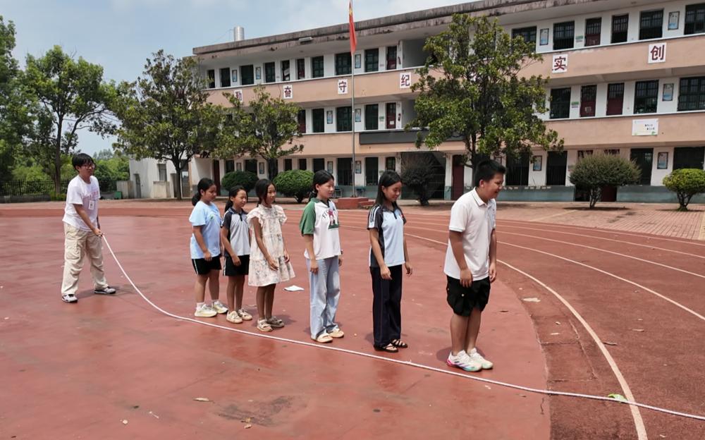 趣味運動會：歡聲笑語中傳遞愛與活力 　　——向陽花望曦支教隊深入湖南省常寧市三角塘鎮中心小學進行支教實踐