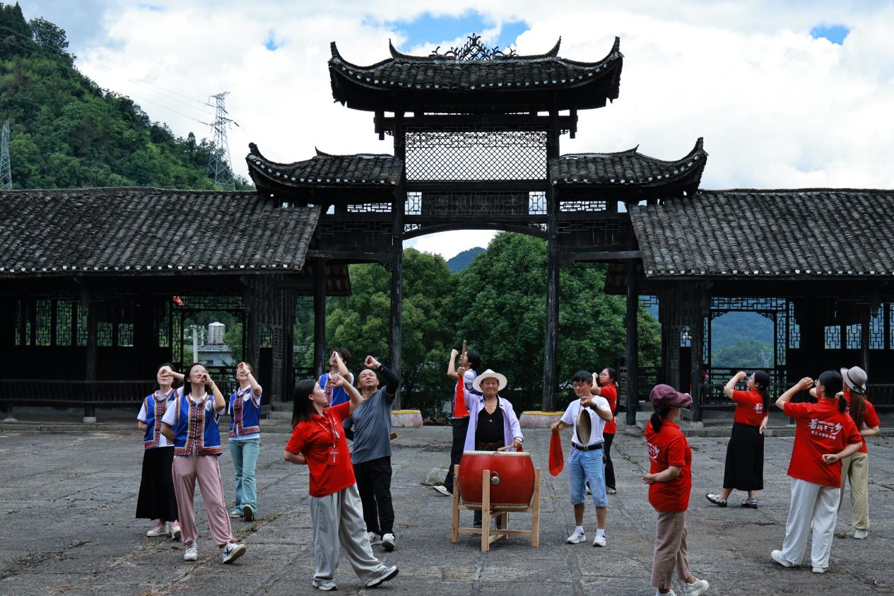 無(wú)錫職業(yè)技術(shù)大學(xué)：數(shù)字經(jīng)緯連湘錫，千年非遺煥新生