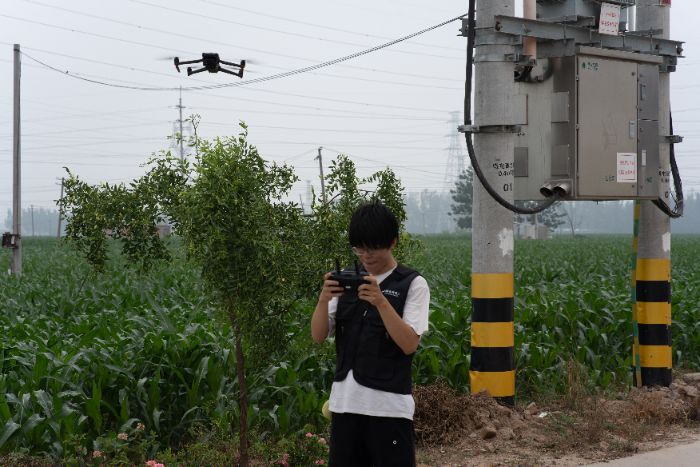 創飛科技實踐團在聊城市莘縣盛屯村進行電網隱患檢測