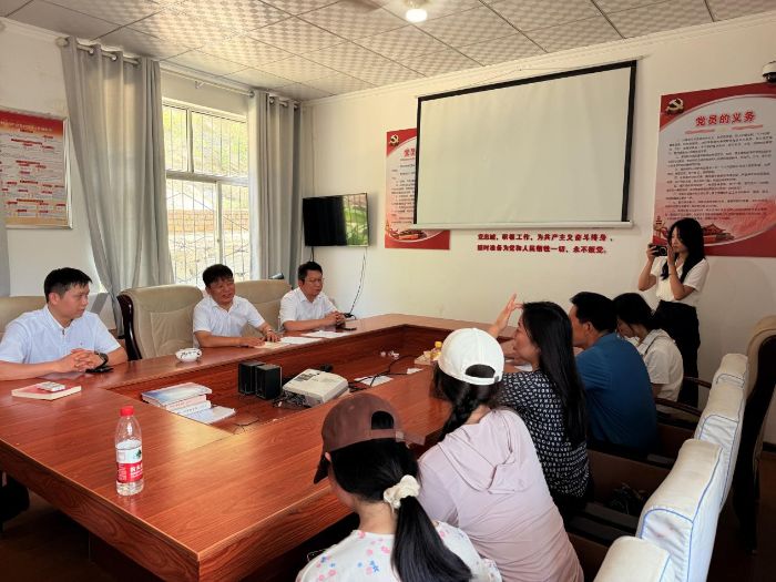 青春腳步丈量鄉村熱土，暖心行動托起銀發暖陽