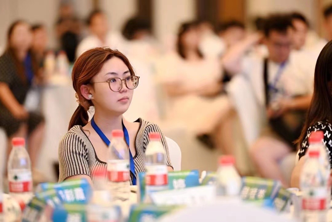 四川輕化工大學優秀學子余婷—青春之光，風華正茂