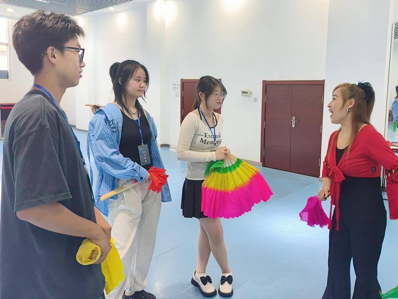 曲阜師范大學翻譯學院“譯”見秧歌實踐隊采訪第七代膠州秧歌代表性傳承