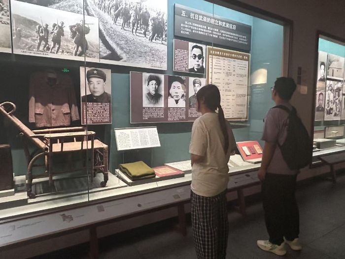 “薪火相傳·紅色基因賡續實踐團”深入調研連云港市革命紀念館