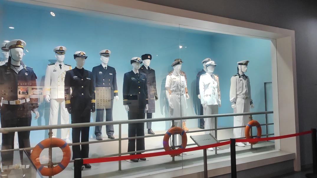 泰州學(xué)院經(jīng)濟(jì)與管理學(xué)院院級(jí)團(tuán)隊(duì)開展海軍誕生地紀(jì)念館調(diào)研實(shí)踐