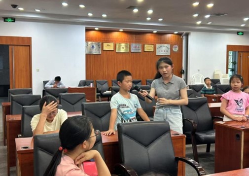 實踐收官團隊復盤 協作總結探索教學新路徑——南京師范大學泰州學院“紅心研墨”暑期社會實踐紀實（32）