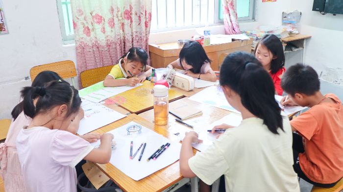 “籽籽同行”突擊隊開展支教活動 以藝術點亮瑤鄉(xiāng)兒童成長路