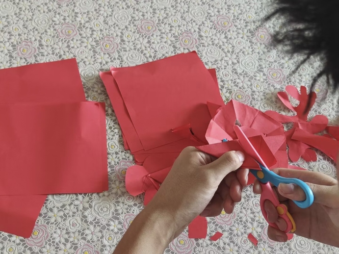 非遺剪紙映匠心 青春實踐傳薪火——學藝采聲傳非遺團隊剪紙技藝研學活動