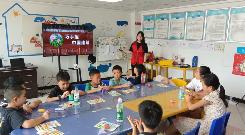 安財學子赴沈圩社區，助力七彩假期繪童夢