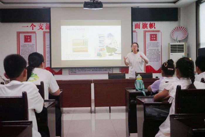 科普添趣味 作業暖童心——河圖之“Mg”實踐團黃家鋪社區微生態賦能行動