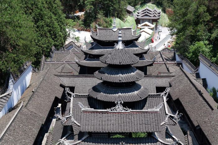 榫卯筑新章——河南工業大學“工筑恩施，同心筑夢”實踐團解碼恩施土家建筑密碼