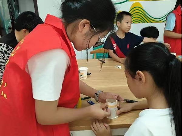 科學之光，照亮童心：紙杯投影儀實驗課