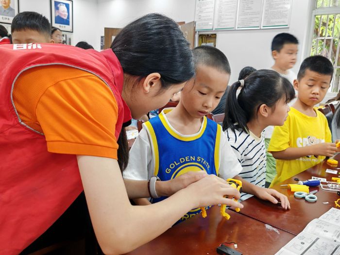 【三下鄉】科普點亮童心：太陽能機械狗開啟雙龍村科學之旅