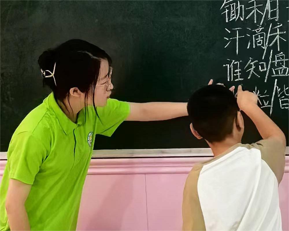 共赴“憫農”詩歌朗誦之旅，感悟農耕艱辛