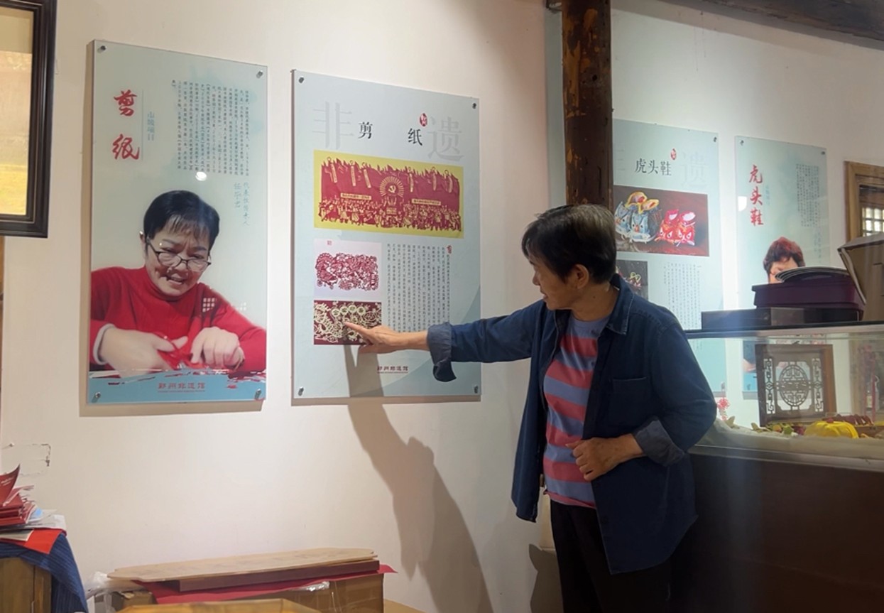 鄞州剪紙傳承人談非遺保護與跨文化傳播