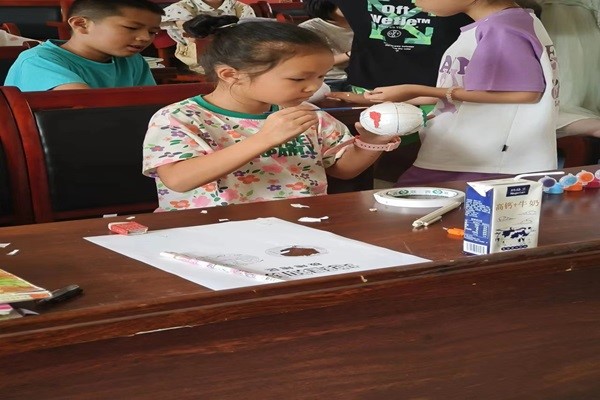 暑期社會實踐項目：武昌理工學院“青春筑夢”通城志愿服務隊成功開展地球儀制作教學課程