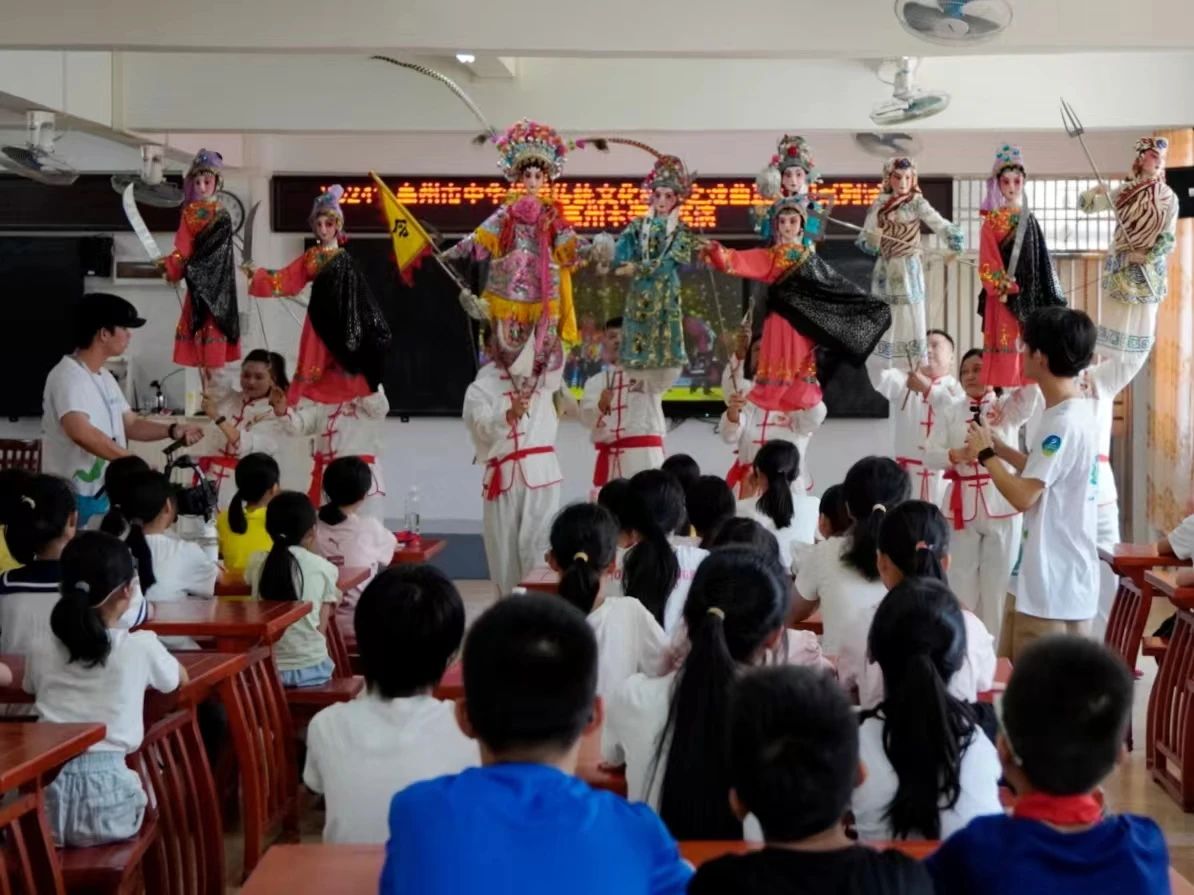佳“偶”匠心突擊隊攜非遺入校園 | 傳統(tǒng)文化新活力，木偶戲點亮童心夢