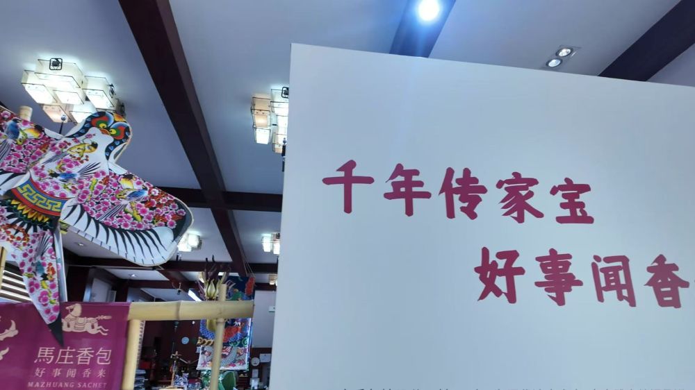 南通大學杏林學院：包羅萬“香”探藝小隊 返家鄉(xiāng)傳非遺文脈 力綴香包新風彩