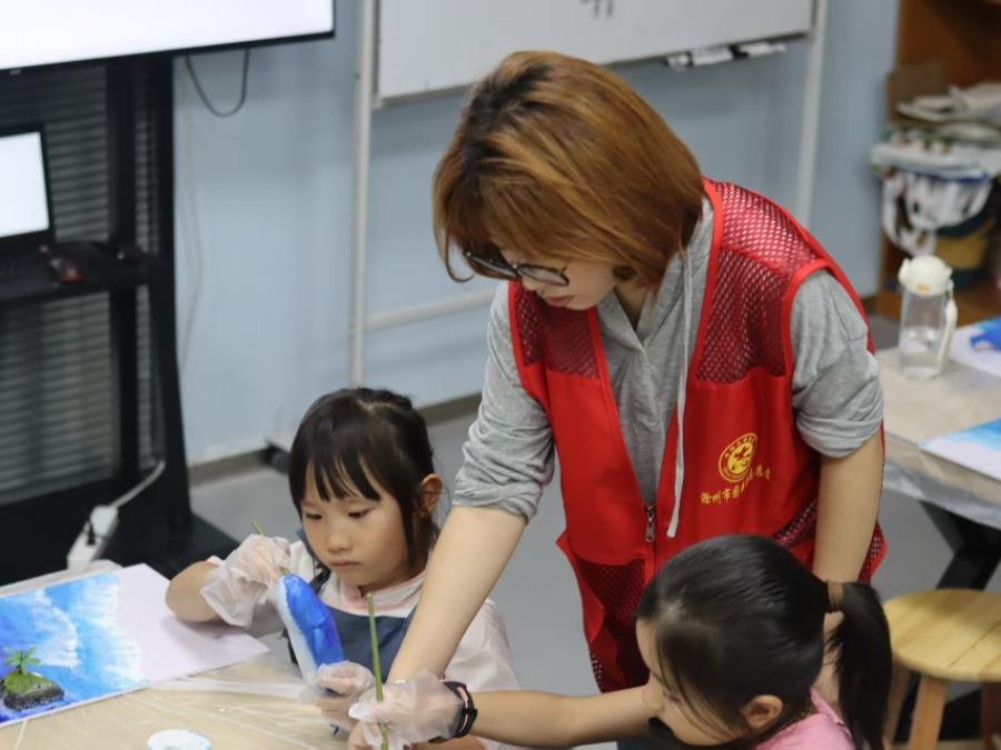 方寸閱讀區里的溫情，志愿者與童心的夏日之約