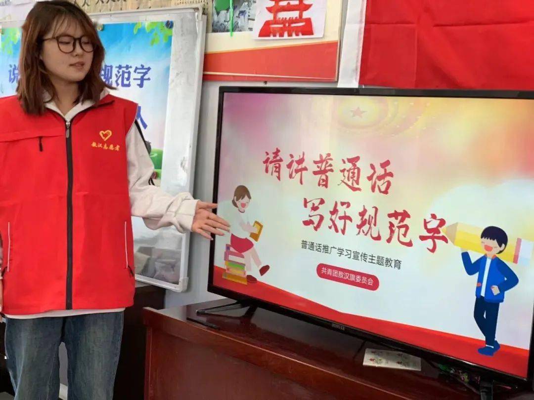 淮北師范大學(xué)“文潤?quán)l(xiāng)野”團(tuán)隊深入安徽樅陽，開展鄉(xiāng)村文化墻繪活動