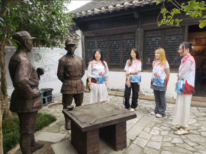 走進橫山新四軍舊址，以志愿教學(xué)書寫“精神傳承”新篇