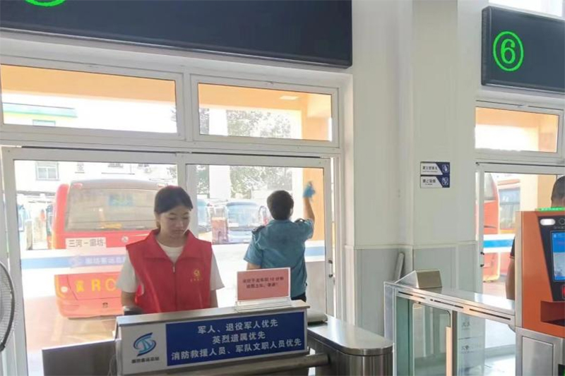 謙遜學(xué)習(xí)，實(shí)踐躬行，讓青春之花開在基層沃土