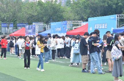 體驗+實戰！求職體驗節×大型綜合雙選會，近100家企業，5000學子競逐職場，激活求職就業新勢能