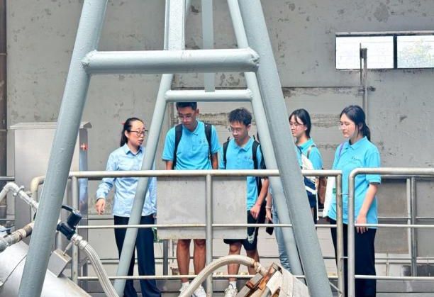 青春護水赴黔行，科普播綠譜新聲 　　——河海大學六盤水愛綠護水環保科普調研小分隊低碳科普與生態實踐 　　