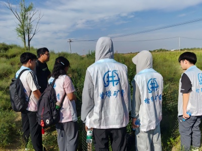 實(shí)踐隊(duì)赴鄂爾多斯開展實(shí)踐活動(dòng)，探索土壤與植物奧秘