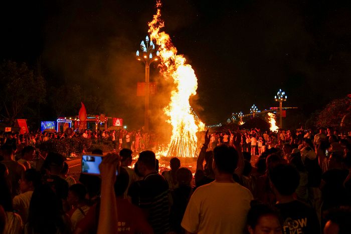 圖片合集 長安大學赴四川綿陽涼山“同心共筑中國夢·民族團結潤千村”暑