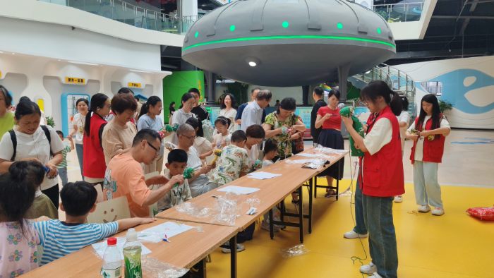 辨食品安全，學合理膳食——南京師范大學泰州學院“紅心研墨”暑期社會實踐紀實（2）