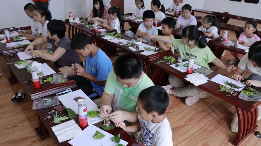 廣師大音院學子三下鄉：葉載湖韻入詩畫，泥捏甲骨鑄鄉情