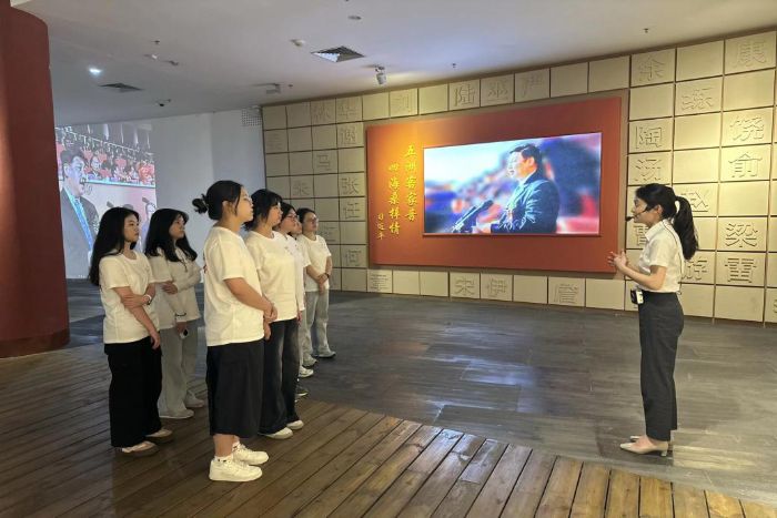 紅土育新苗，雙語傳薪火 ——龍巖學院外國語學院“紅土譯韻·薪火相傳”實踐隊紀實