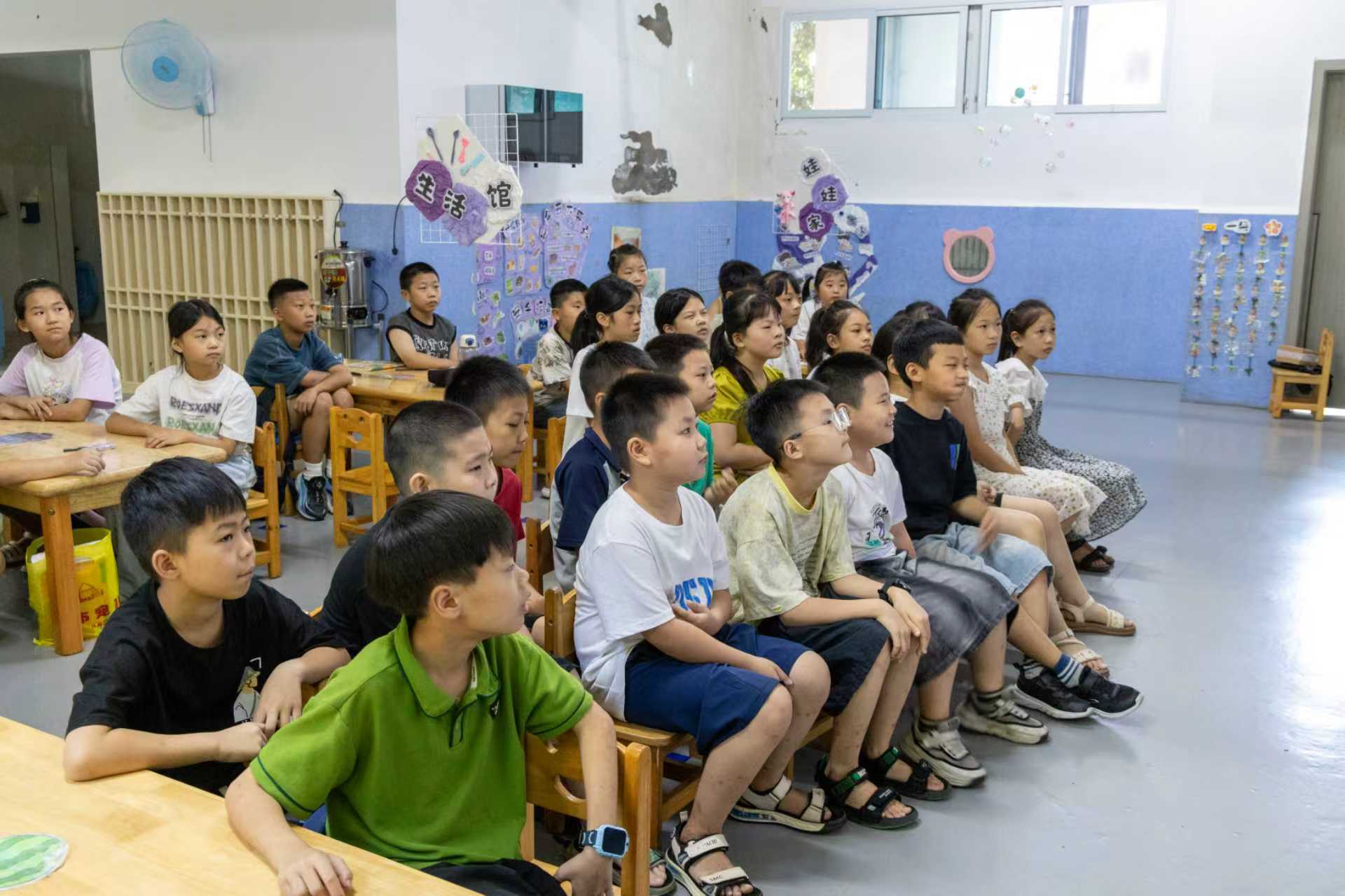 丹心育桃李，赤志照山河