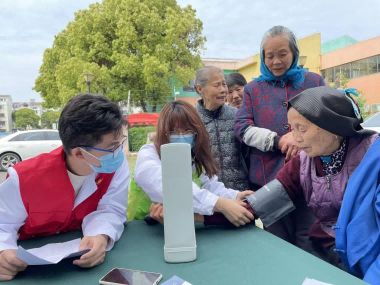 蘇大學(xué)子下鄉(xiāng)義診，腦卒中預(yù)防理念深入人心