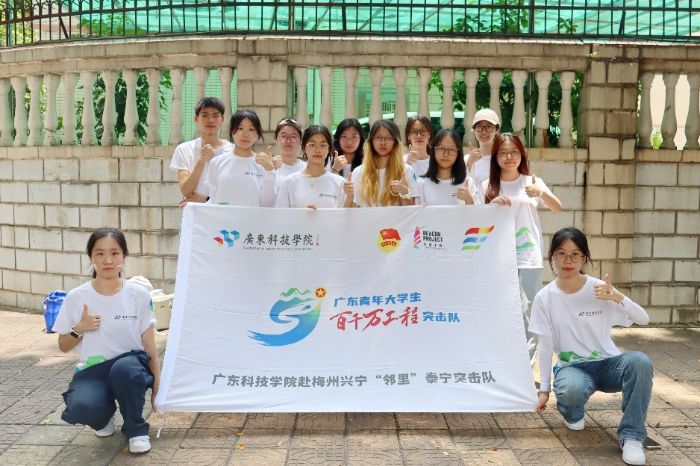 繪夢井蓋，扮靚家園——廣東科技學院赴梅州興寧“鄰里”泰寧突擊隊以藝術彩繪賦能社區煥新