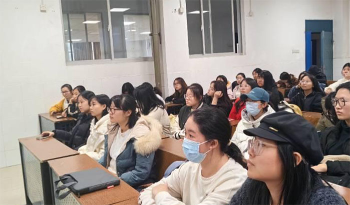 2023級(jí)會(huì)計(jì)一班開展“善行皓志，璞愿起航”主題班會(huì)