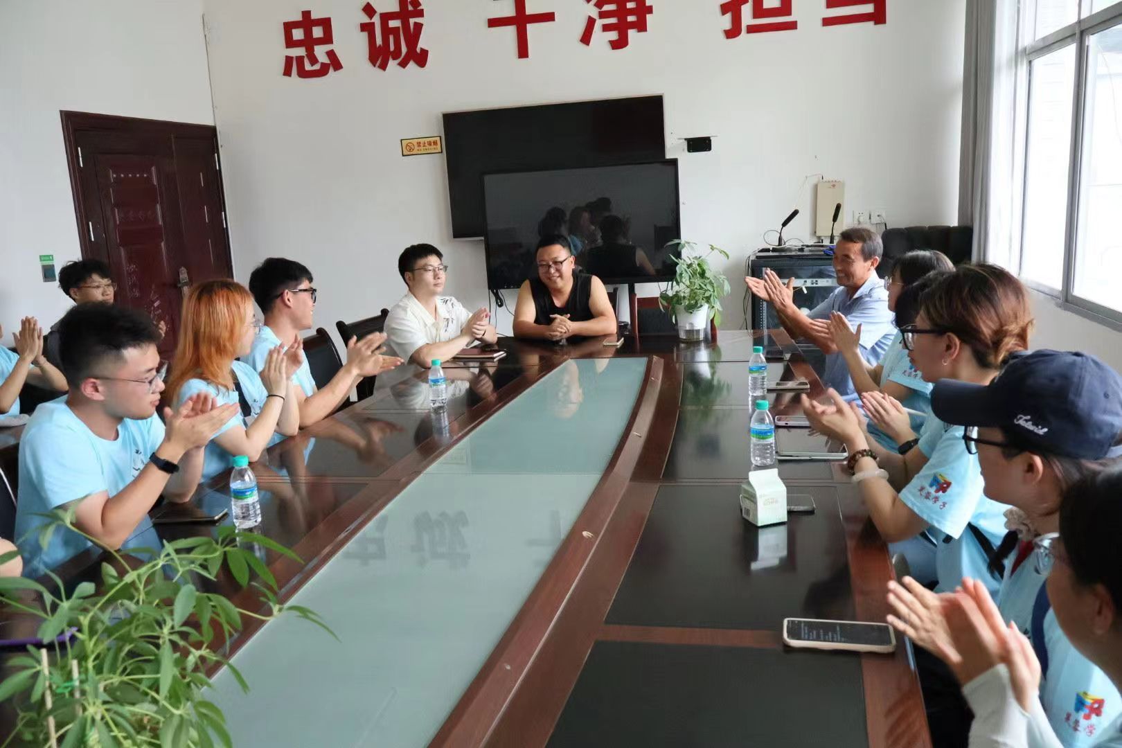 湖南大學電遇湘“溪”社會實踐團走進湘西龍山縣，“電”亮鄉村振興之路