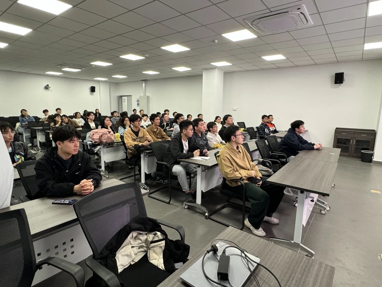 河海大學(xué)機(jī)器人工程本科生黨支部召開考研經(jīng)驗(yàn)分享交流會(huì)