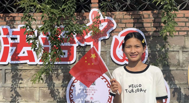 童夢深融黨志，稚手編織未來