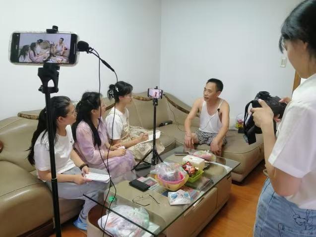 浙江財經大學外國語學院赴杭州“述憶家國”實踐服務團：錄“共和國同齡人