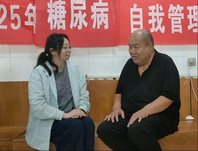 紅心映白袍，仁心暖鄉梓