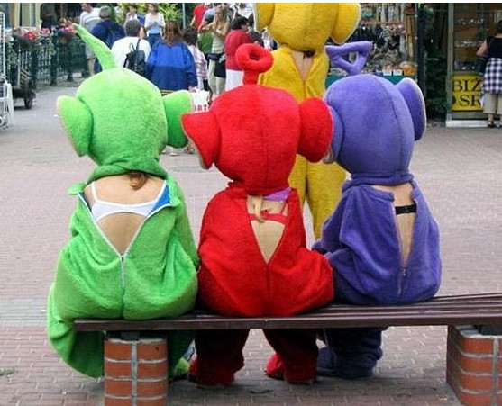 廣場上的卡通妹子，你節操掉了