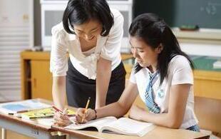 大學生“創意簡歷”走紅 卷軸風格“高大上”