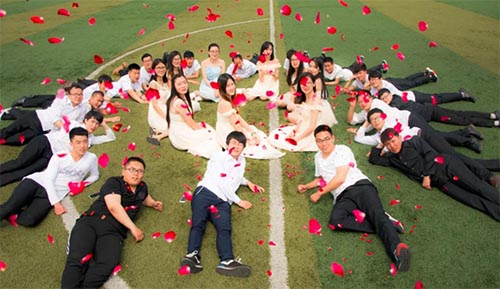 山東科大地科學子拍攝個性畢業(yè)寫真紀念永不逝去的青春